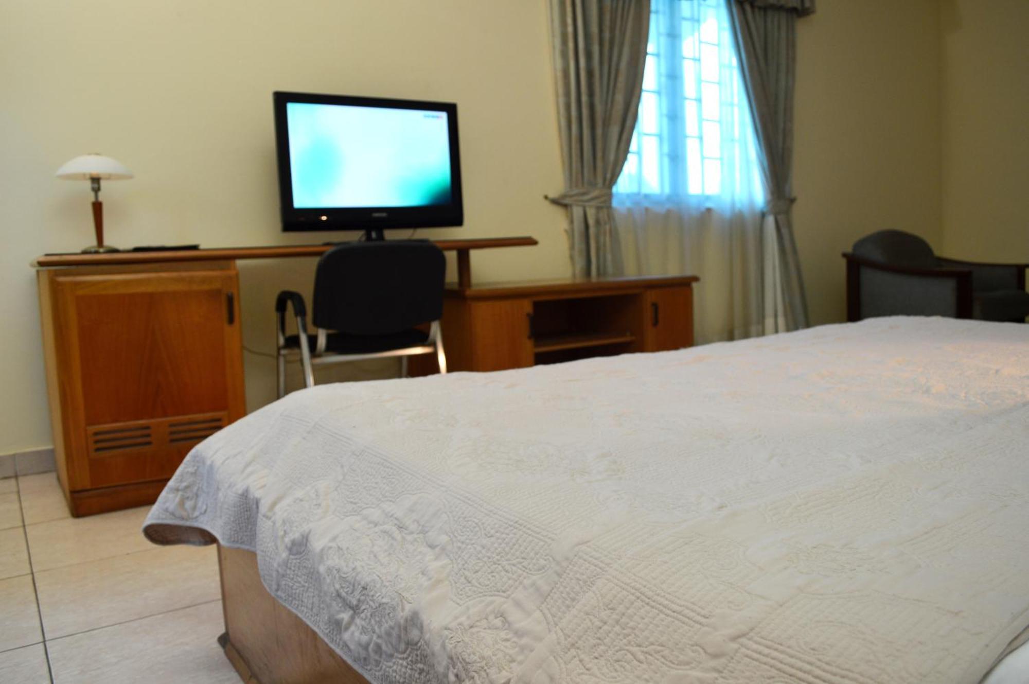 Monarch Hotel Accra Room photo
