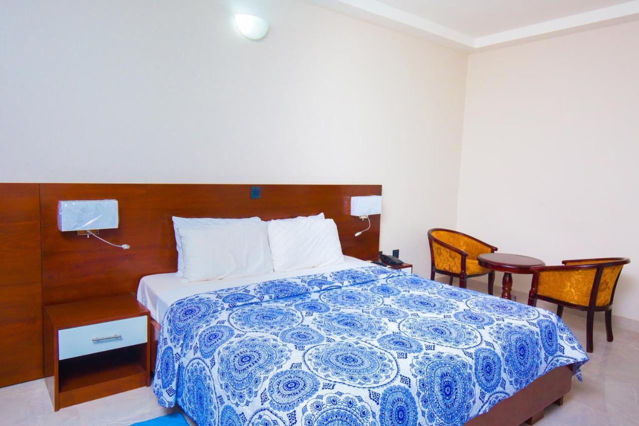 Monarch Hotel Accra Exterior photo