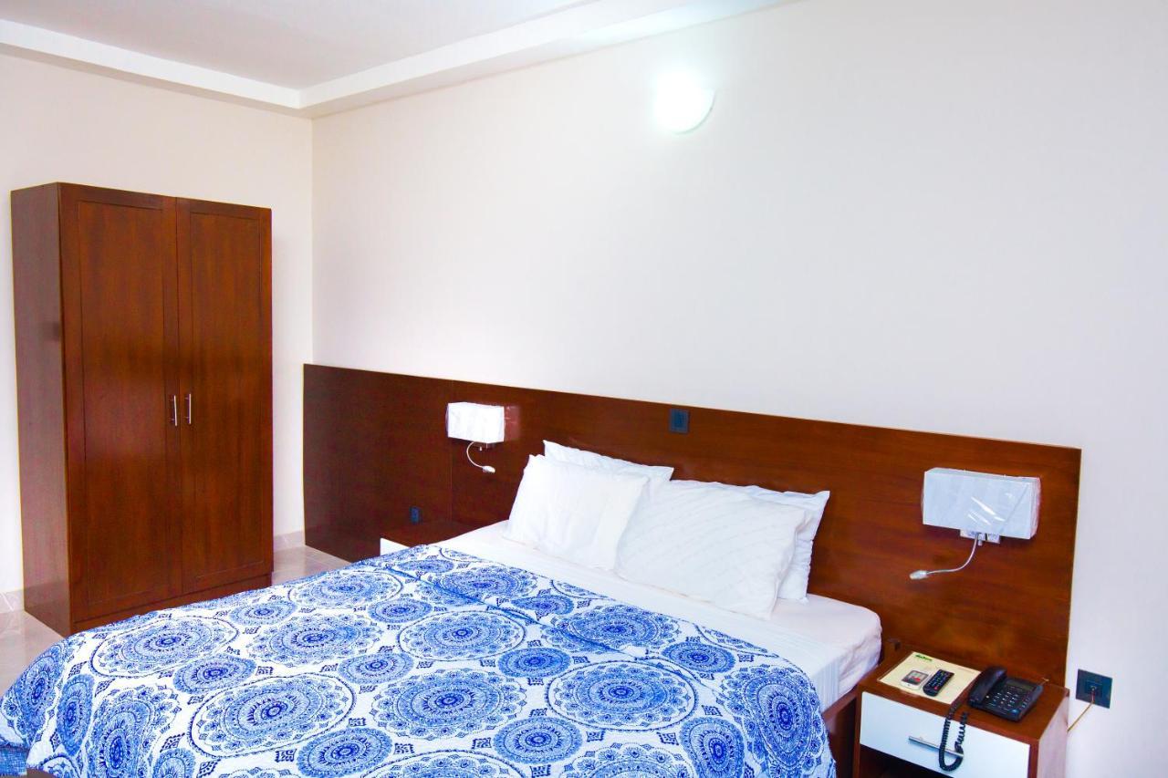 Monarch Hotel Accra Exterior photo