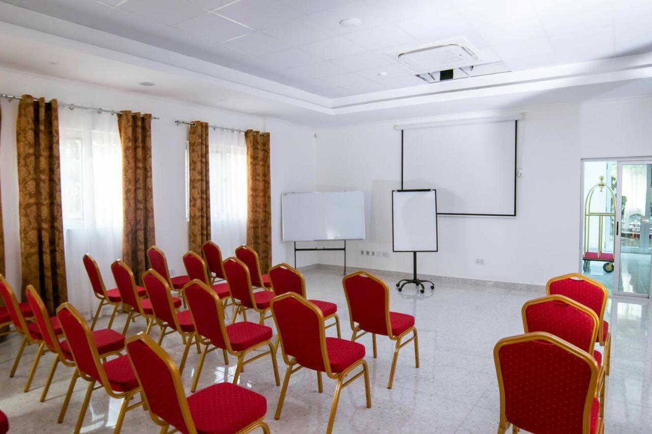 Monarch Hotel Accra Exterior photo